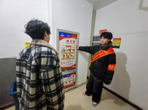 ���f��W���M��^|��վ`��������ӛ���g