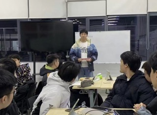 �����ˏ�(qi��ng)��(gu��)�T���꣬���������̉���δ��(l��i)����(sh��)�`�(du��)���_�̰�׫����Ӗ(x��n)��(hu��)�h