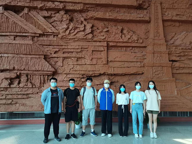 ���L����֮����̽���tɫ���E