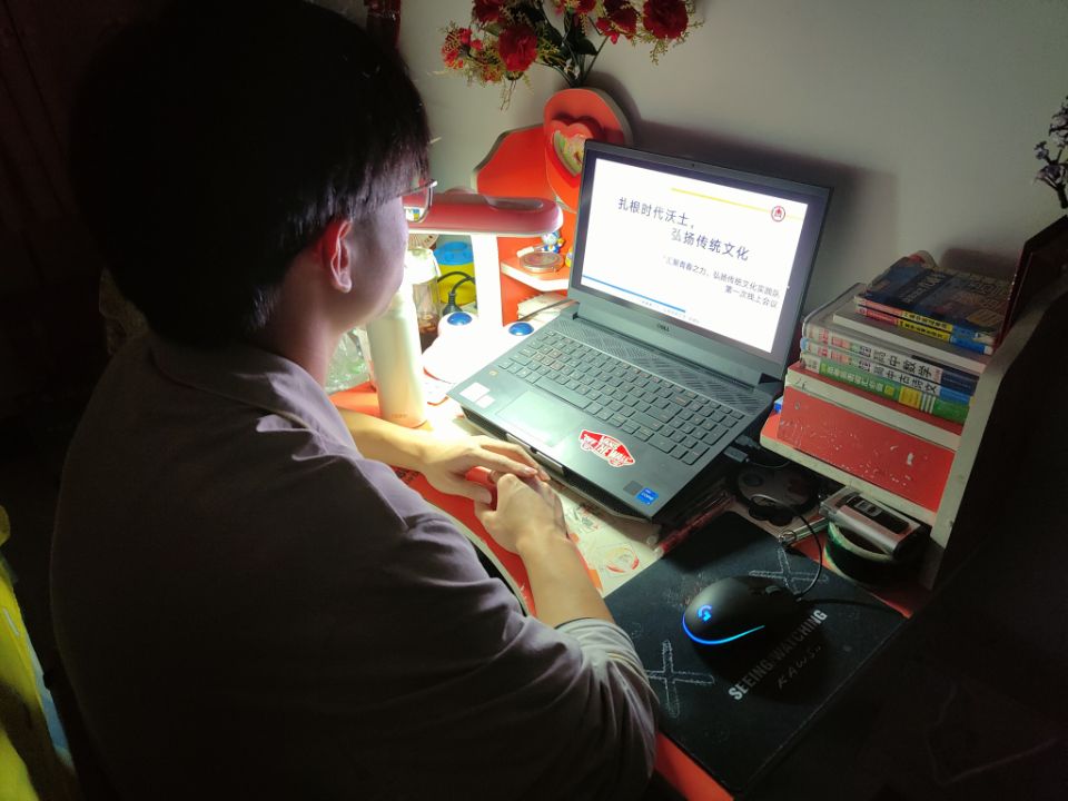 ���R���ഺ֮������P(y��ng)���y(t��ng)�Ļ�����(sh��)�`����_��һ�ξ��ϕ��h