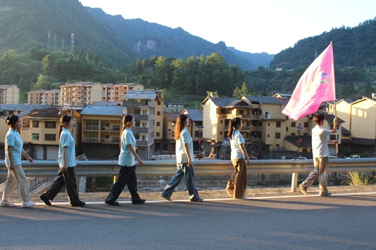 �ؑc���Z���W(xu��)Ժ�������ڡ������l(xi��ng)�����ഺǡ�ƻ𣬗����(d��ng)�r