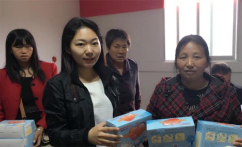 ���T��һ��ʢ�_�ڰ������ϵ�ɽ�軨