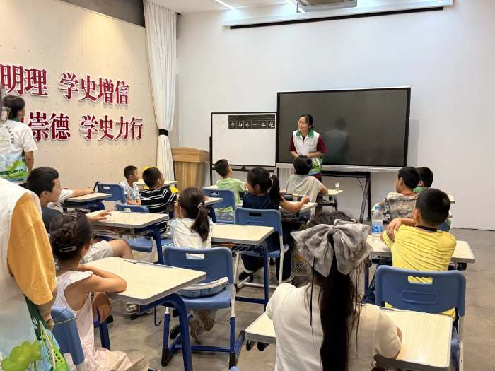 ��ֻ����G���M���ݣ�С�������D�U������