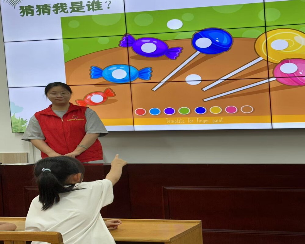 ����Ӣ���У�ͯȤ����L