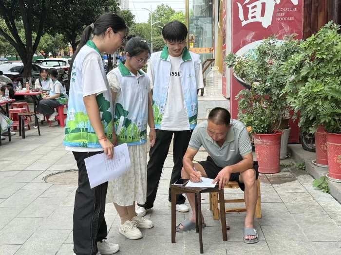 �����tˎ�WԺ�W�ӵ������У����ഺ�o���B��׌�Gɫ�������