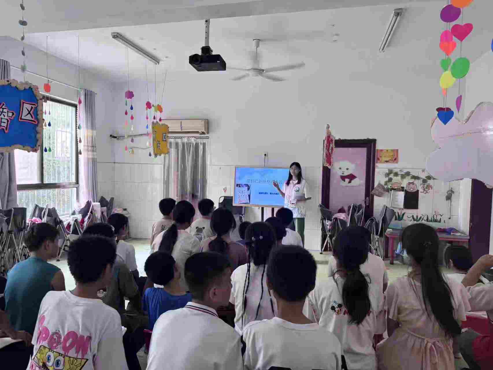  �������l���Ľ��`�У���ͯ���c�l���д㟒�ഺ��ɫ